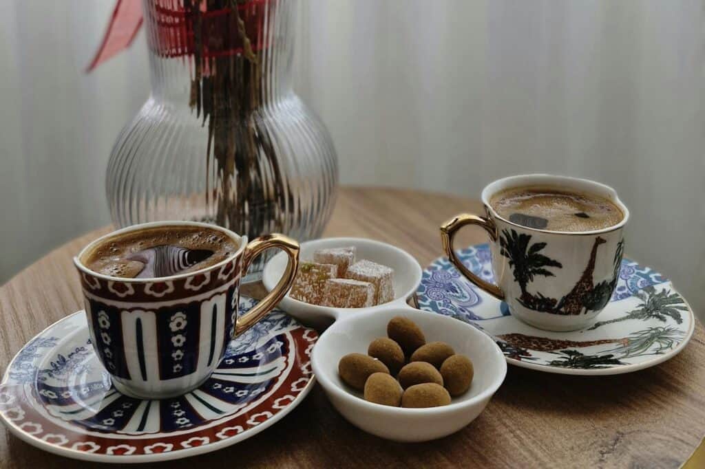 Delicate items for moving: Coffee cups and sugary treats in a bowl